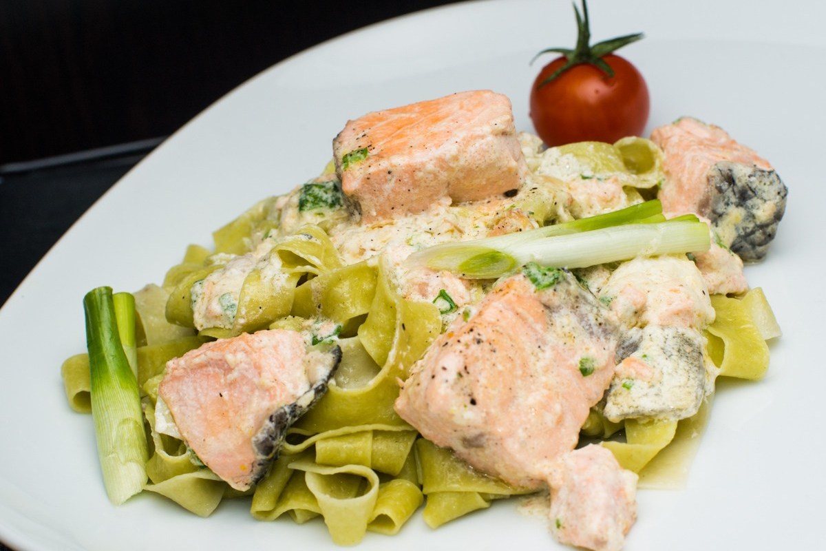 Pasta with salmon in a creamy garlic sauce