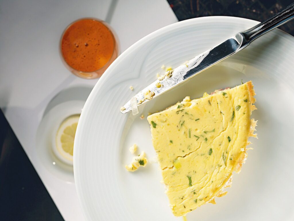 Omelette soufflé with ham and cheese
