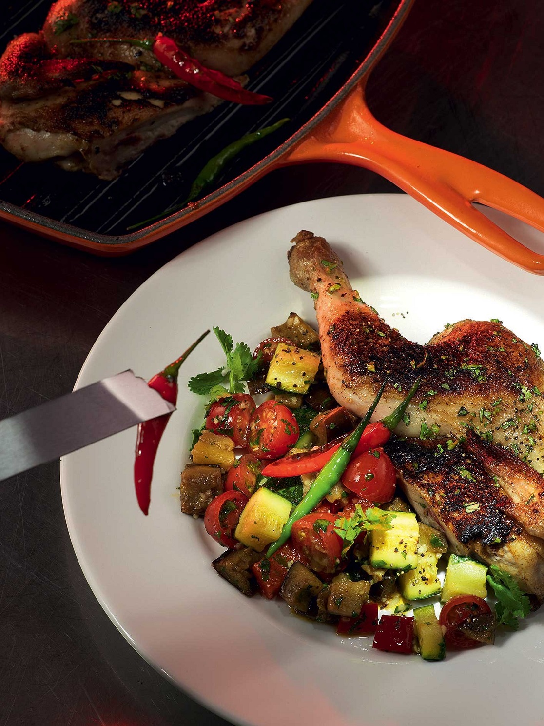Chicken marinated in hot spices with vegetables