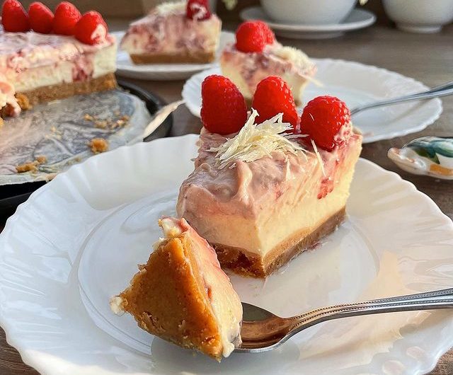White chocolate & raspberry cheesecake