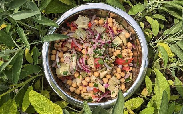 Mediterranean-esque Chickpea Salad
