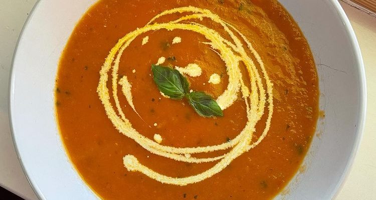 Tomato & Roasted Garlic Soup