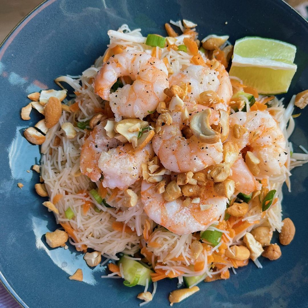 Thai noodle salad with shrimps